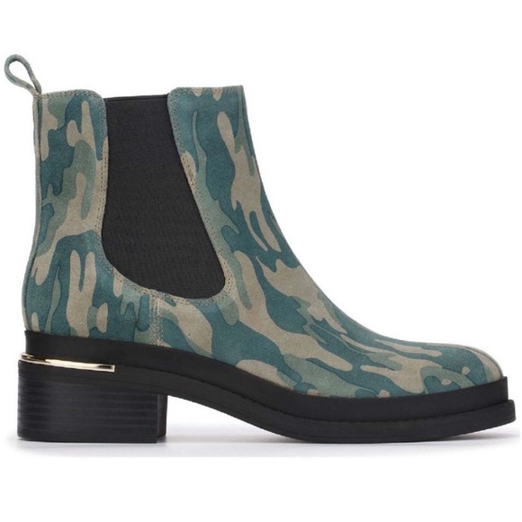 Kenneth Cole Women's Levon 2.0 Welt Chelsea Boot Lug Sole Ankle Boot Size 8 New - Picture 2 of 10